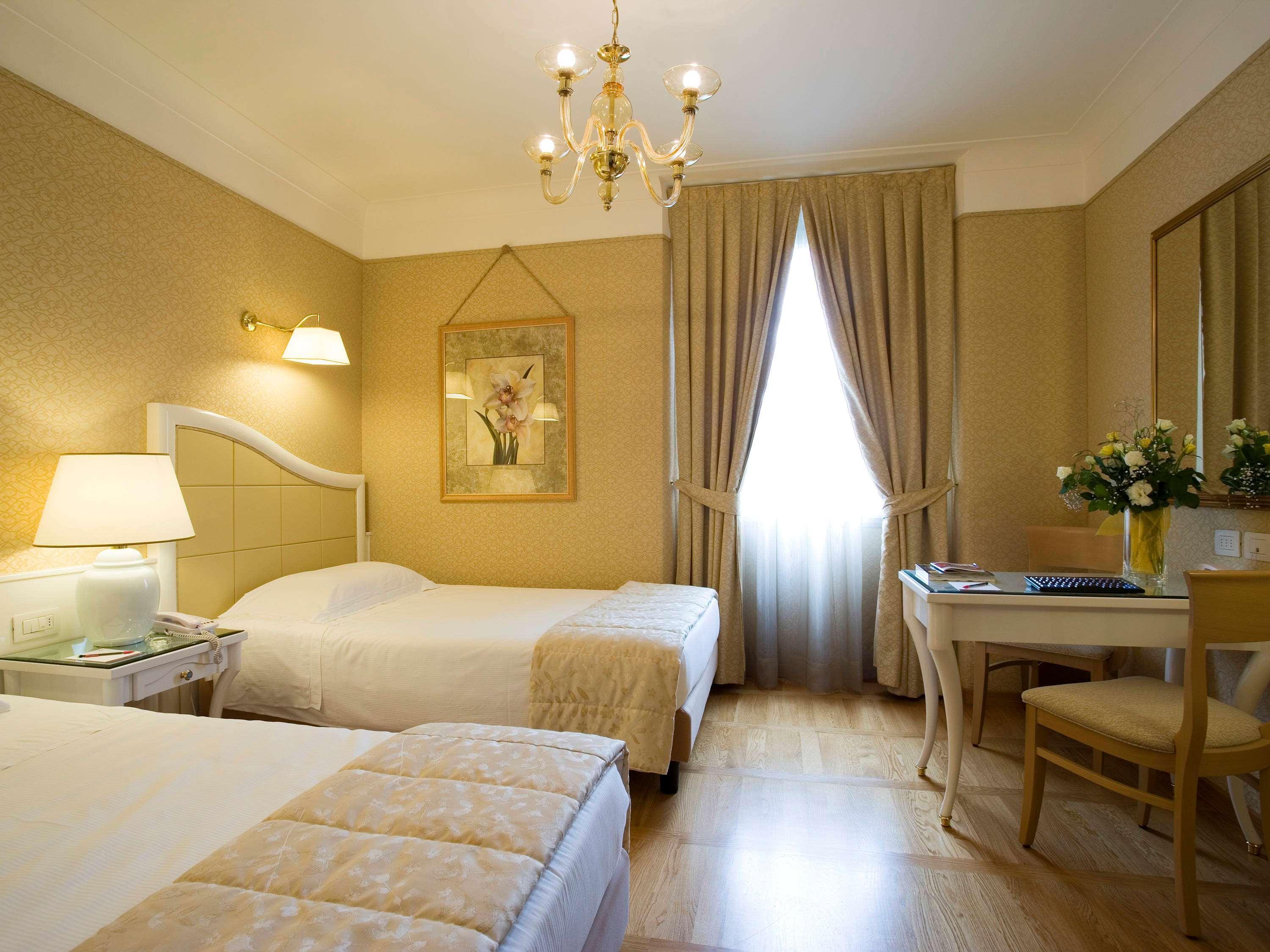 Hotel Mercure Milano Centro Exteriör bild