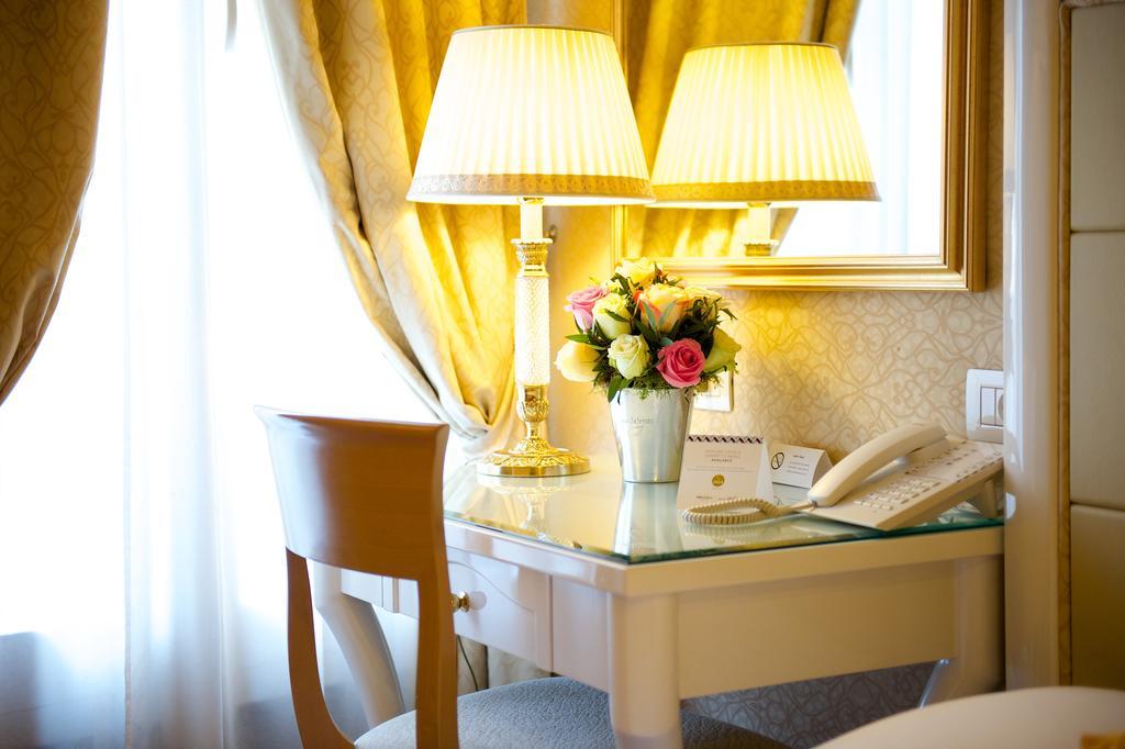 Hotel Mercure Milano Centro Exteriör bild