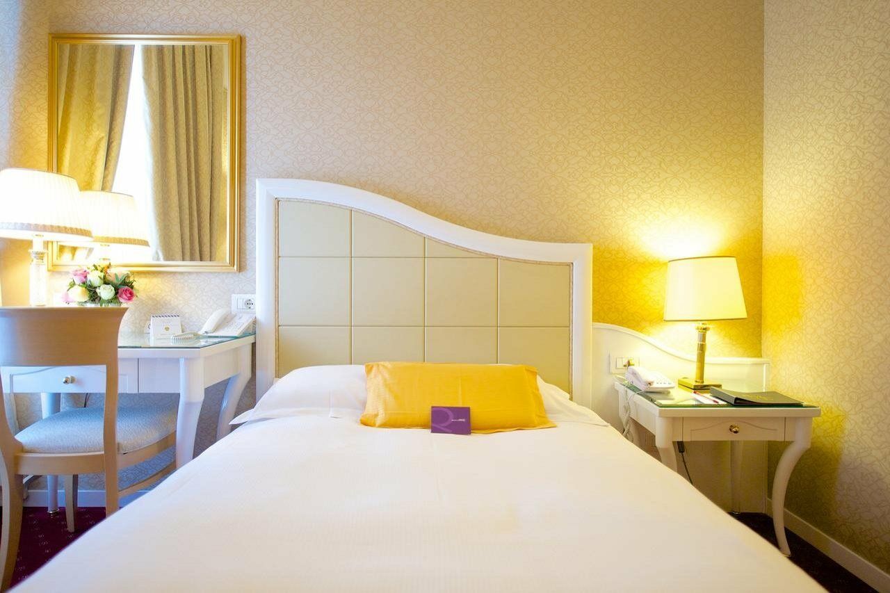 Hotel Mercure Milano Centro Exteriör bild
